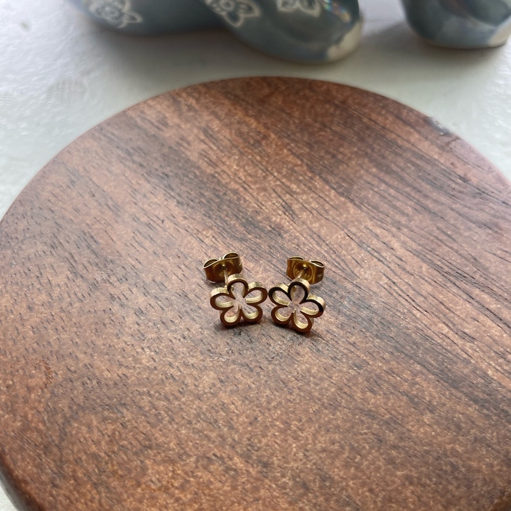 Gold Flower Stud Earrings